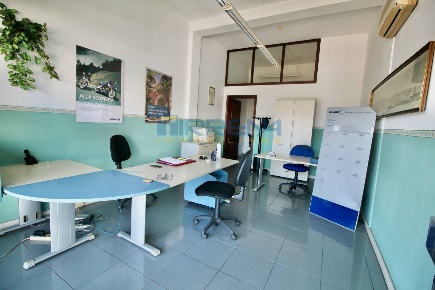 Foto Locale commerciale in Via Toscoromagnola, Cascina di 35 m² in affitto