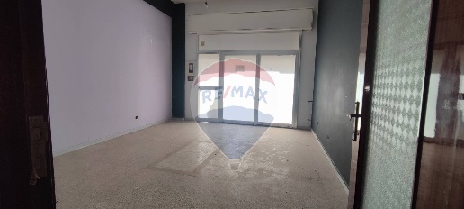 Foto Locale commerciale in VIA SARDEGNA, Caltagirone Centro di 57 m²