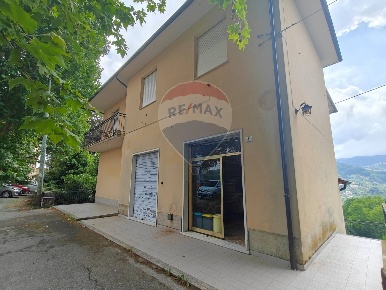 Foto Negozio in Piazza Cesino, Genova Pontedecimo di 42 m² con 1 locali