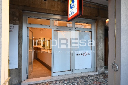 Foto Negozio in Via Antonio Canova, Treviso Duomo di 47 m² con 2 locali