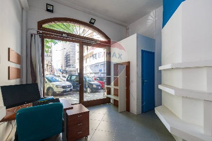 Foto Negozio in Via Principe Di Belmonte, Palermo Roma - Cavour di 35 m²