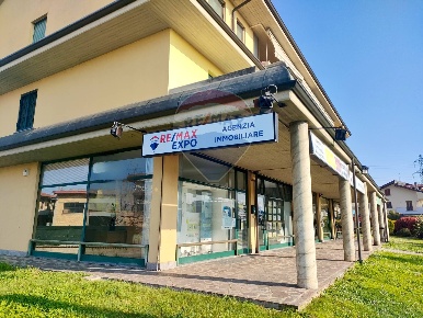 Foto Ufficio a Trezzano Rosa di 54 m² con 1 locali in affitto