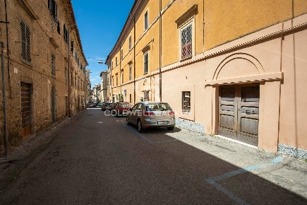 Foto Magazzino in Via XX Settembre, Tarquinia Centro Storico di 105 m²