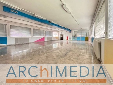 Foto Attività commerciale in Via Mazzini, Bisuschio Centro di 280 m²