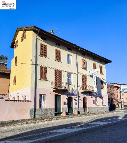 Foto Locale commerciale in Via Gramsci, Gaglianico di 500 m² con 14 locali