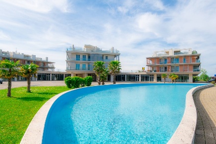 Foto Attività commerciale in Piazza L. Tenco, Jesolo Lido Centro Ovest