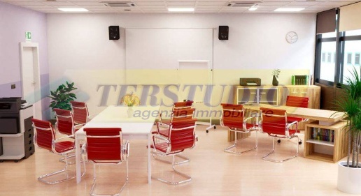 Foto Ufficio in Via Cattaneo, Lecco Centro di 110 m² con 4 locali