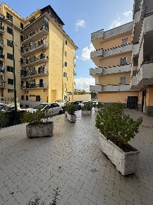 Foto Attività commerciale in Via Favignana, Casoria Arpino di 120 m²