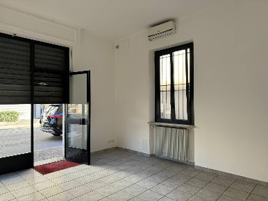 Foto Locale commerciale in Via Broseta, Bergamo di 40 m² in affitto