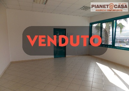Foto Locale commerciale in Via Roma, Spinetoli di 90 m² con 6 locali