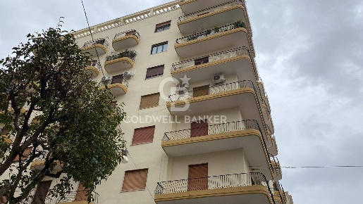 Foto Ufficio in Via Pisanelli, Taranto Borgo di 126 m² con 5 locali