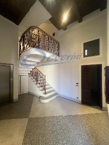 Foto Ufficio in Via V giornate, Como Centro Storico di 35 m² in vendita