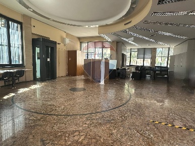 Foto Locale commerciale a Matera Centro di 594 m² con 24 locali in vendita