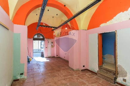 Foto Negozio in Via Umberto I, Fiumefreddo di Sicilia di 97 m² con 4 locali