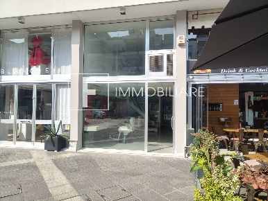 Foto Attività commerciale in P.ZA MARCONI, Jesolo Lido Centro Ovest