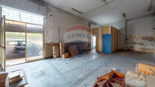 Foto Negozio in Via Carlo Carli, Copparo Centro di 249 m² con 5 locali