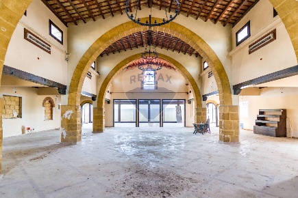 Foto Locale commerciale in contrada latomie, Castelvetrano di 1700 m²