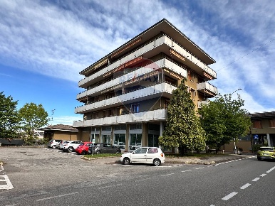 Foto Locale commerciale a Solbiate Arno di 231 m² con 5 locali in vendita