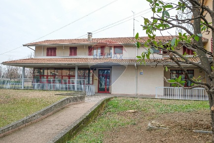 Foto Ufficio in via Carabello Poma, Suisio di 226 m² con 5 locali