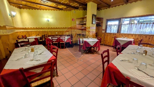 Foto Locale commerciale a Artogne Montecampione di 148 m² con 6 locali