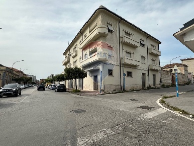 Foto Attività commerciale in Via 25 Luglio, Benevento Stazione Centrale