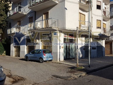 Foto Locale commerciale in via caboto, Fondi Centro di 60 m² con 3 locali