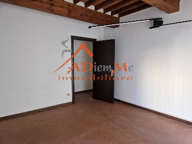 Foto Locale commerciale in Lungarno Gambacorti, Pisa Sant'Antonio di 80 m²
