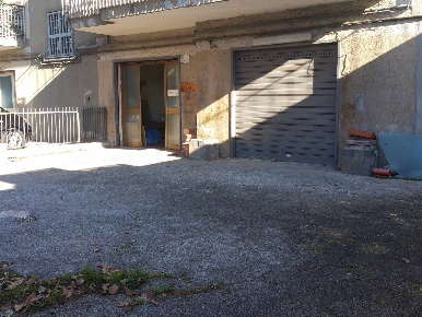 Foto Negozio in via giorgio de falco, Quarto di 140 m² con 2 locali