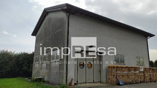 Foto Magazzino in via IV Novembre, Roncade di 300 m² in vendita