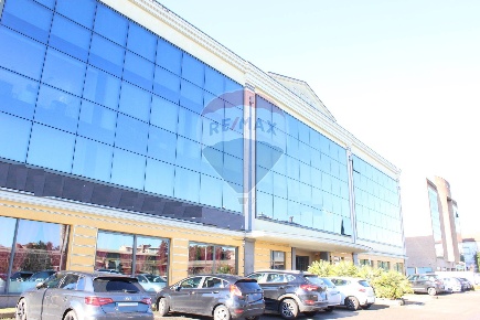 Foto Ufficio in VIA TOSELLI, Legnano Piscina, Parco Castello di 250 m²