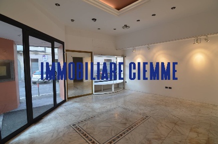 Foto Locale commerciale in VIA P. NAVA, Lecco Centro di 139 m² in vendita