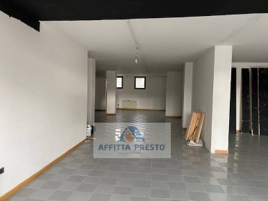 Foto Attività commerciale a Empoli di 200 m² con 1 locali in affitto