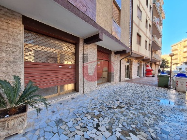 Foto Locale commerciale in Via Delle Puglie, Benevento Mulini, Porta Rufina