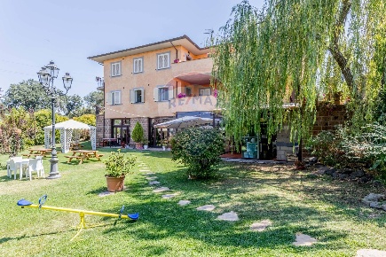 Foto Hotel in strada Forocassio, Vetralla di 1000 m² in vendita