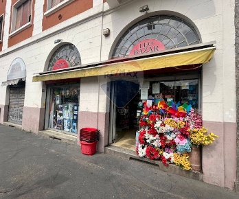 Foto Negozio in via Biella, Milano Famagosta di 188 m² con 3 locali