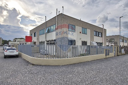 Foto Laboratorio in Quarata 2, Arezzo Quarata di 230 m² con 5 locali