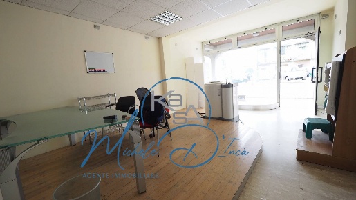 Foto Locale commerciale in VIA SANT'ANTONINO, Treviso di 50 m² con 3 locali