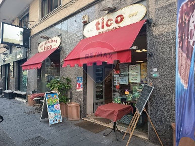 Foto Attività commerciale a Napoli Porto - Municipio di 80 m² con 2 locali