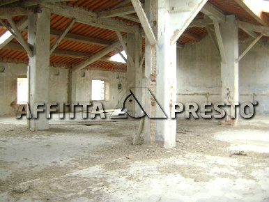 Foto Attività commerciale a Livorno di 500 m² con 1 locali in affitto