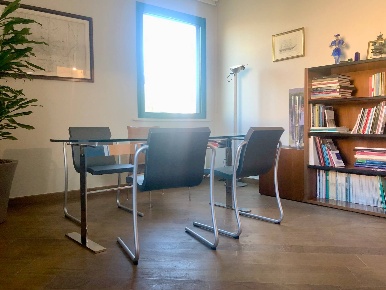 Foto Ufficio a Buti Centro di 60 m² con 3 locali in affitto