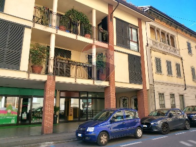 Foto Negozio in XX SETTEMBRE, Busto Arsizio Frati di 220 m² con 2 locali