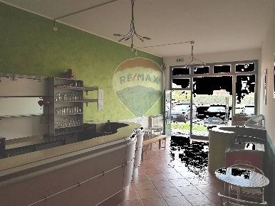 Foto Negozio in Largo Beato Frassati, Fagnano Olona di 70 m² con 1 locali