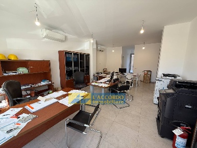 Foto Ufficio in via Sulmona, Chieti Chieti Scalo di 52 m² con 1 locali