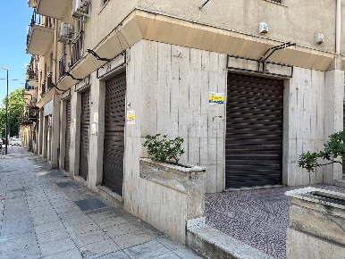 Foto Locale commerciale in Via Duca Della Verdura, Palermo Borgo Vecchio