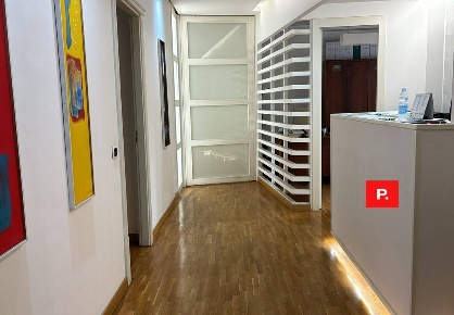 Foto Ufficio a Santa Maria Capua Vetere di 200 m² con 5 locali in vendita