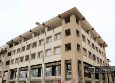 Foto Negozio in Via Perrone, Novara Centro Storico di 94 m² in vendita