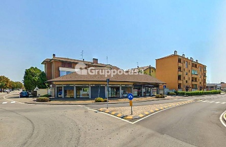 Foto Locale commerciale in via espinasse, Magenta Centro di 576 m²
