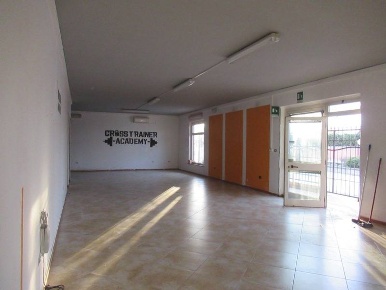 Foto Locale commerciale in via nazionale, Cepagatti di 210 m² con 1 locali