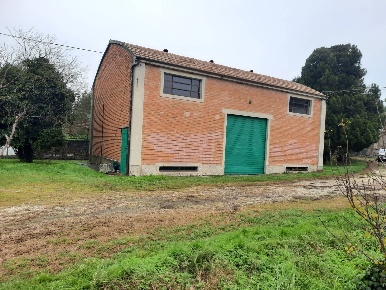 Foto Locale commerciale a Ferrara di 110 m² con 1 locali in vendita