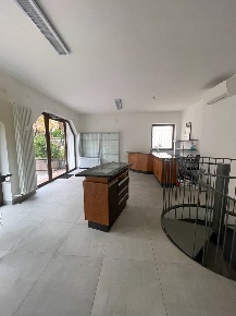 Foto Negozio in via San Vigilio, Bolzano Oltrisarco - Aslago di 48 m²